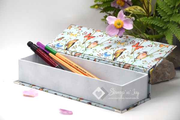 Schachtel mit Klappdeckel ca. 26x9x5cm | Vögel, Schmetterlinge | hellblau | Art. Nr. 97040502